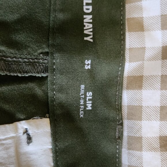 Old Navy Olive Green Slim Built-In Flex Rotation Chino Shorts -- 8-inch inseam - Picture 7 of 7